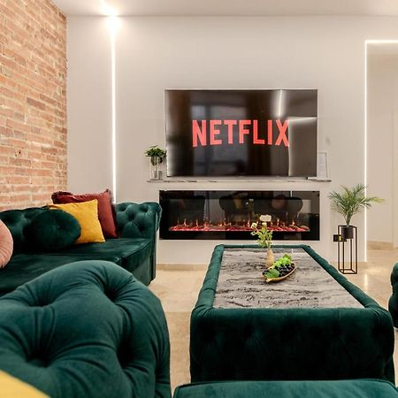 Luxury Living: Smart 2Br Apartment At Unirii Square Букурещ Екстериор снимка