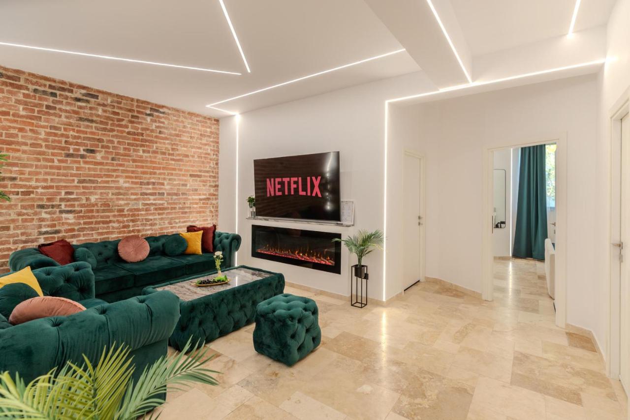 Luxury Living: Smart 2Br Apartment At Unirii Square Букурещ Екстериор снимка