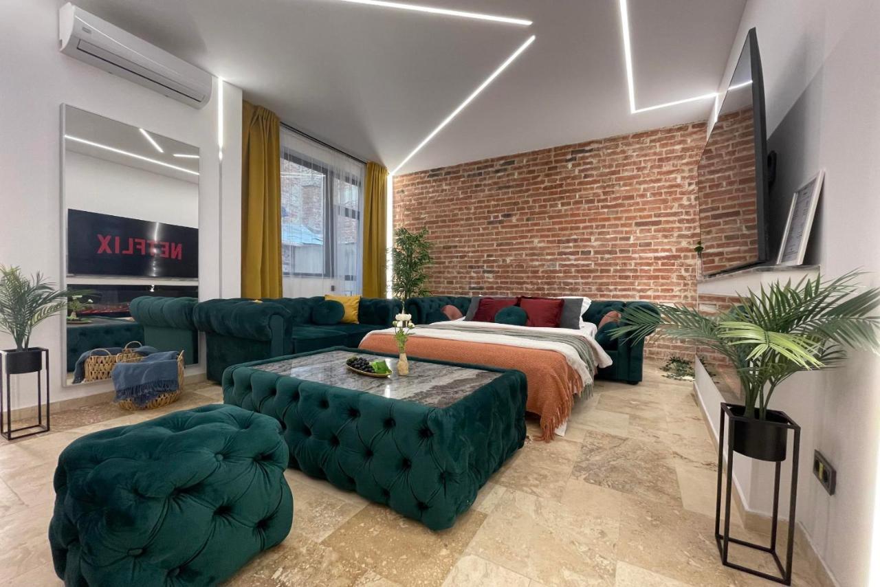 Luxury Living: Smart 2Br Apartment At Unirii Square Букурещ Екстериор снимка