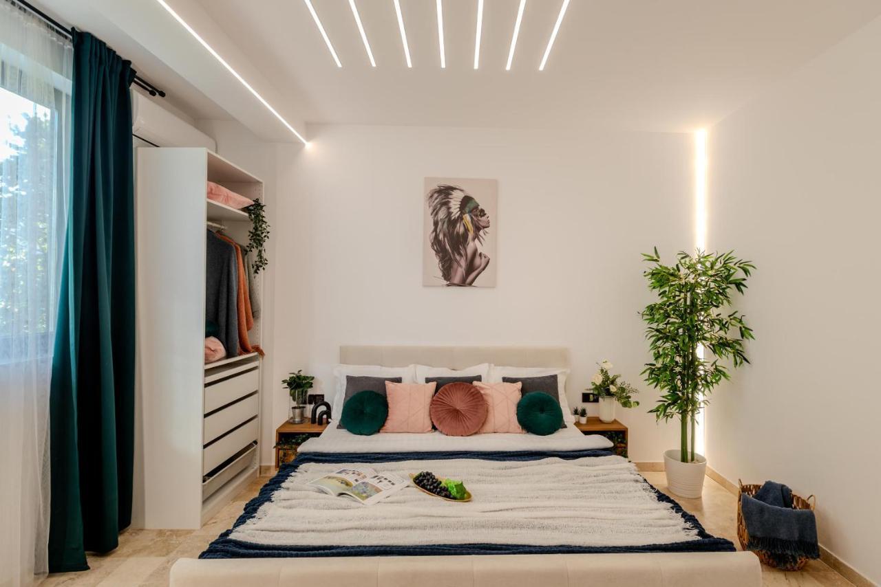 Luxury Living: Smart 2Br Apartment At Unirii Square Букурещ Екстериор снимка