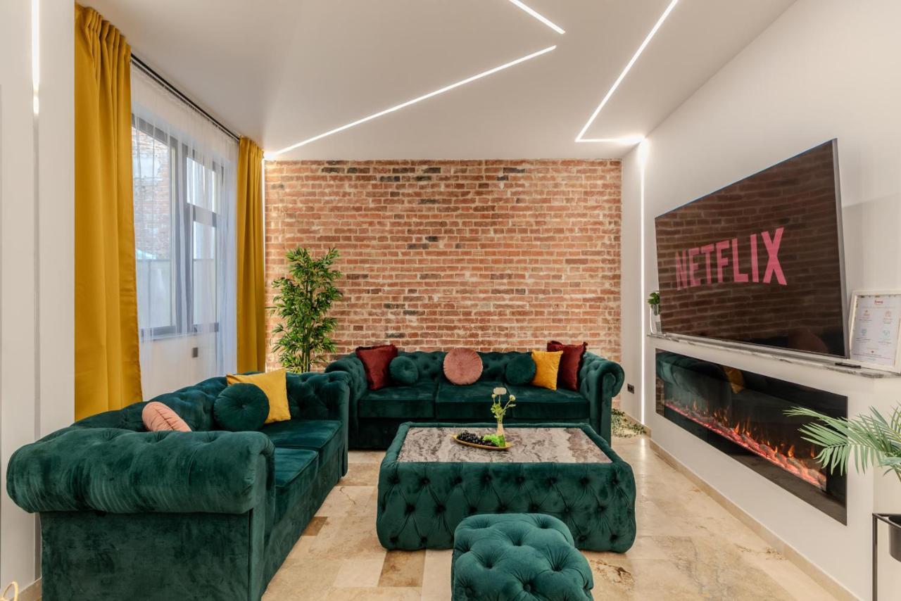 Luxury Living: Smart 2Br Apartment At Unirii Square Букурещ Екстериор снимка