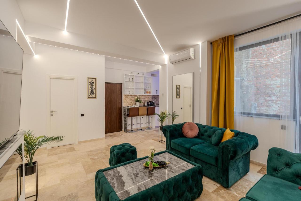 Luxury Living: Smart 2Br Apartment At Unirii Square Букурещ Екстериор снимка