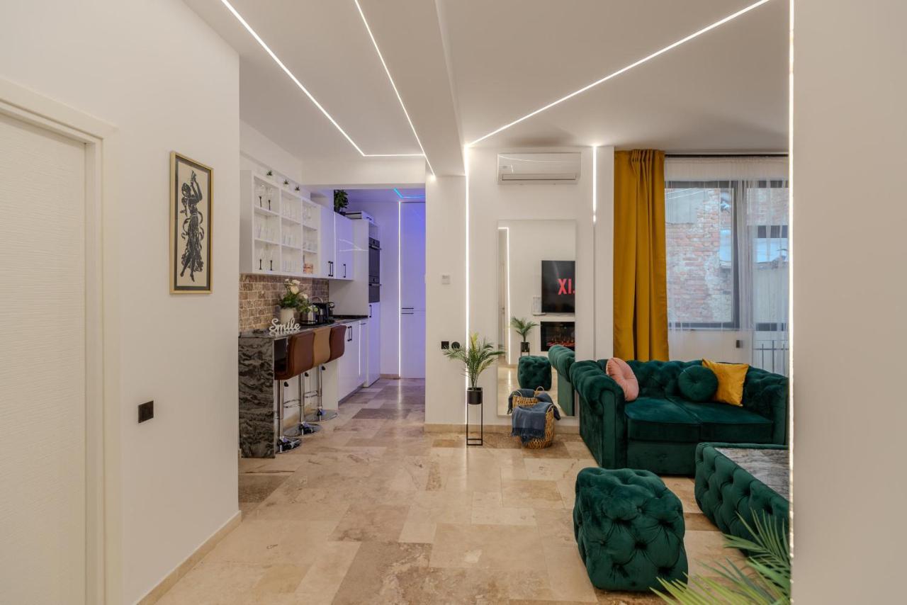 Luxury Living: Smart 2Br Apartment At Unirii Square Букурещ Екстериор снимка