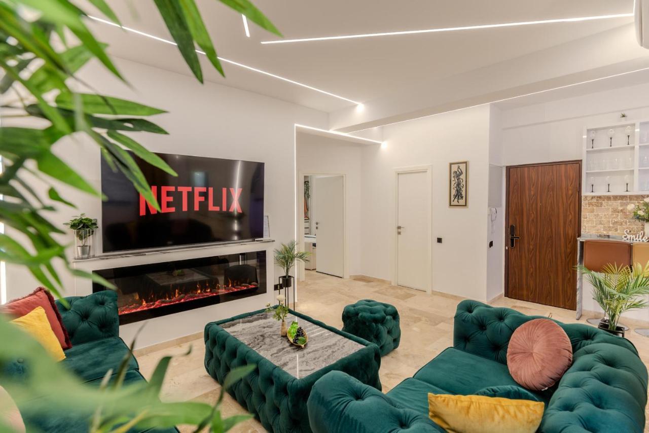 Luxury Living: Smart 2Br Apartment At Unirii Square Букурещ Екстериор снимка