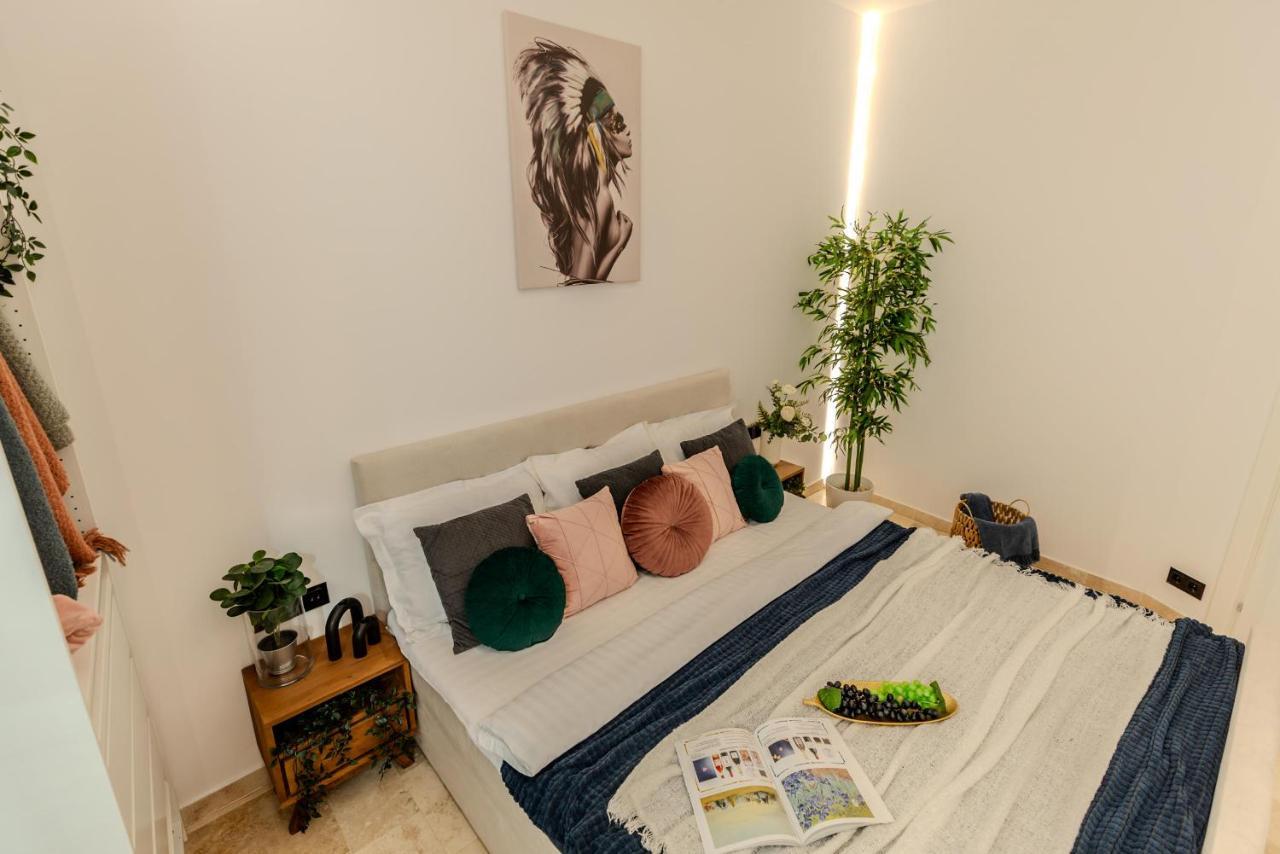Luxury Living: Smart 2Br Apartment At Unirii Square Букурещ Екстериор снимка